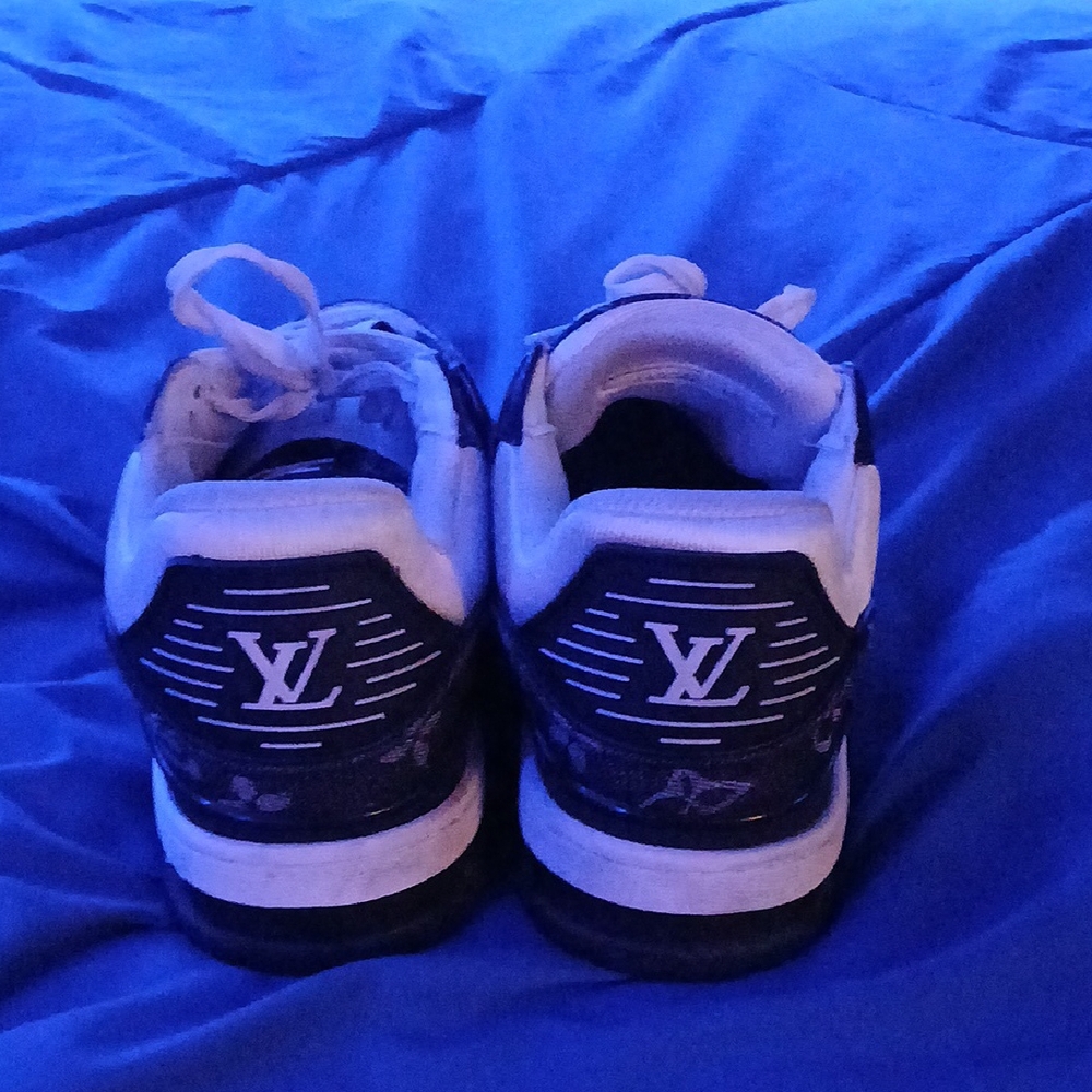 Louis Vuitton Black and White Monogram Sneakers - Picture 3 of 4